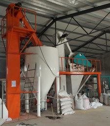 登封時(shí)產(chǎn)8-10噸全自動(dòng)飼料生產(chǎn)線